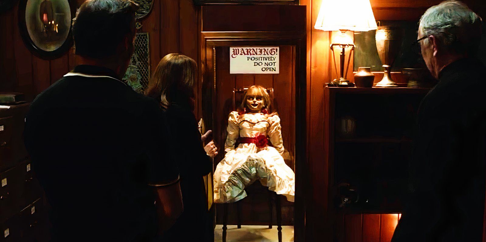 Muneca Annabelle en la vitrina del museo de los Warren