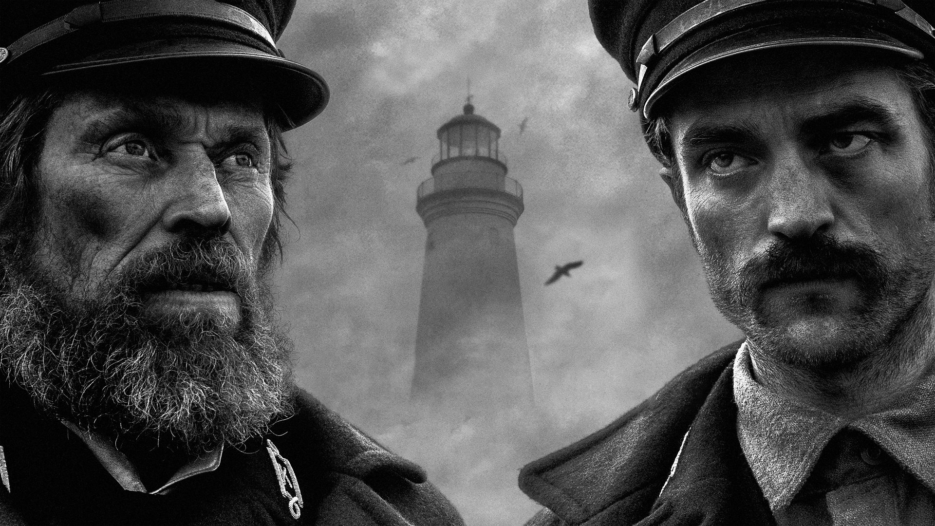 Willem Dafoe y Robert Pattinson en El faro de Robert Eggers